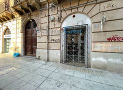 Negozio/Locale commerciale in affitto