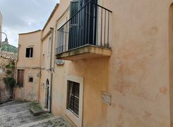 Casa indipendente in vendita