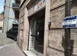Negozio/Locale commerciale in affitto