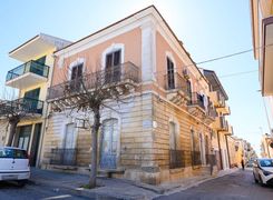 Casa indipendente in vendita