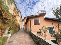 Casa indipendente in vendita