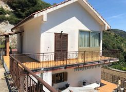 Casa indipendente in vendita