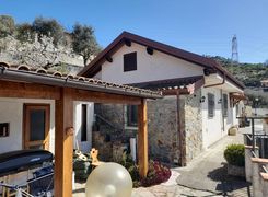 Casa indipendente in vendita