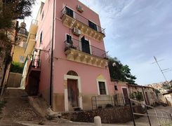 Casa indipendente in vendita