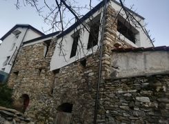 Casa indipendente in vendita