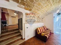 Casa indipendente in vendita