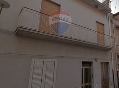 Casa indipendente in vendita