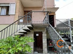Casa indipendente in vendita