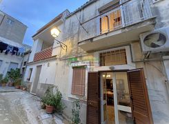 Casa indipendente in vendita