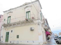 Casa indipendente in vendita