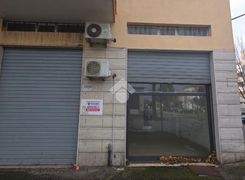 Negozio/Locale commerciale in affitto