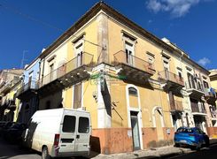 Casa indipendente in vendita