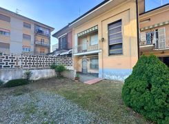 Casa indipendente in vendita