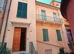 Casa indipendente in vendita