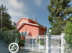 Casa indipendente in vendita