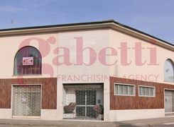 Negozio/Locale commerciale in affitto