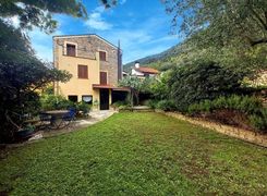 Casa indipendente in vendita
