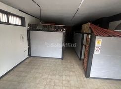 Negozio/Locale commerciale in affitto