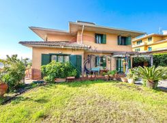 Casa Bi/Trifamiliare in vendita