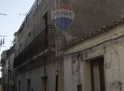 Casa indipendente in vendita