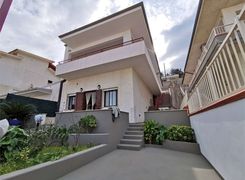 Casa indipendente in vendita