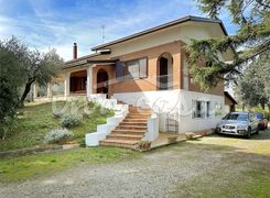 Casa indipendente in vendita