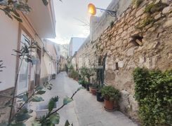 Casa indipendente in vendita