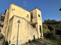 Casa indipendente in vendita