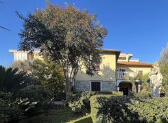 Casa indipendente in vendita