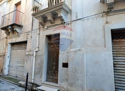 Casa indipendente in vendita