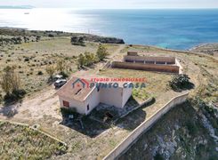 Casa indipendente in vendita