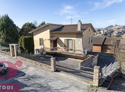 Casa indipendente in vendita