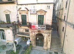 Casa indipendente in vendita