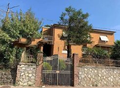 Casa indipendente in vendita