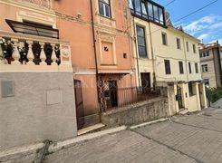 Casa indipendente in vendita