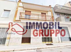 Casa indipendente in vendita