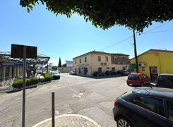Negozio/Locale commerciale in affitto