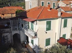 Casa indipendente in vendita