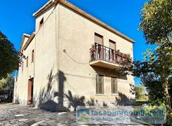 Casa indipendente in vendita