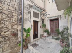 Casa indipendente in vendita