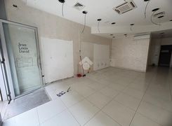 Negozio/Locale commerciale in affitto