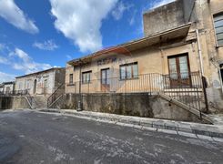 Casa indipendente in vendita
