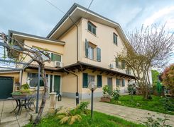 Casa indipendente in vendita