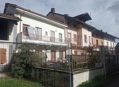 Casa indipendente in vendita