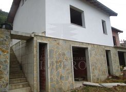 Casa indipendente in vendita