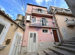 Casa indipendente in vendita