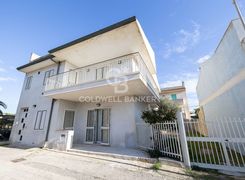 Casa indipendente in vendita