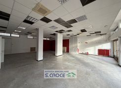 Negozio/Locale commerciale in affitto