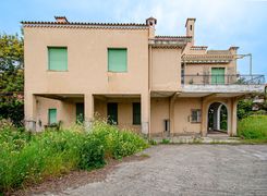Casa indipendente in vendita