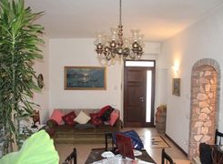 Casa indipendente in vendita